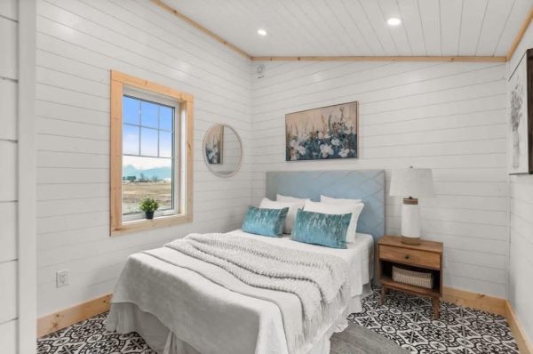 The Tulameen Tiny Home – Cottage Charm That Moves With You (H25TU)